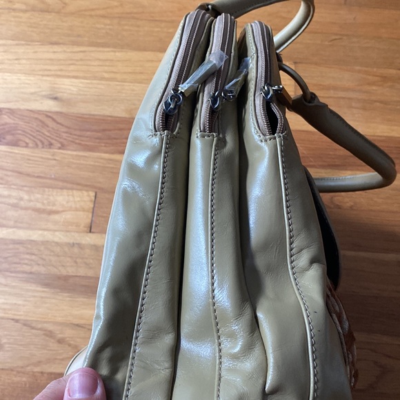 The Find NWT bag - Picture 4 of 9